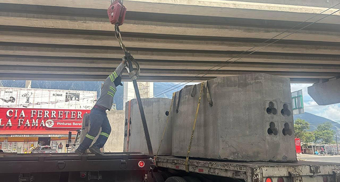 Realiza Santa Catarina limpieza en bajos del Mega Puente 1 0 8