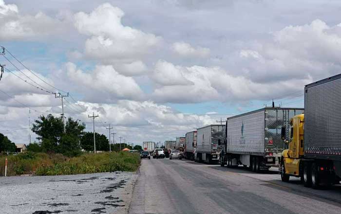 Protesta del campo paraliza carretera en Tamaulipas 1 34678