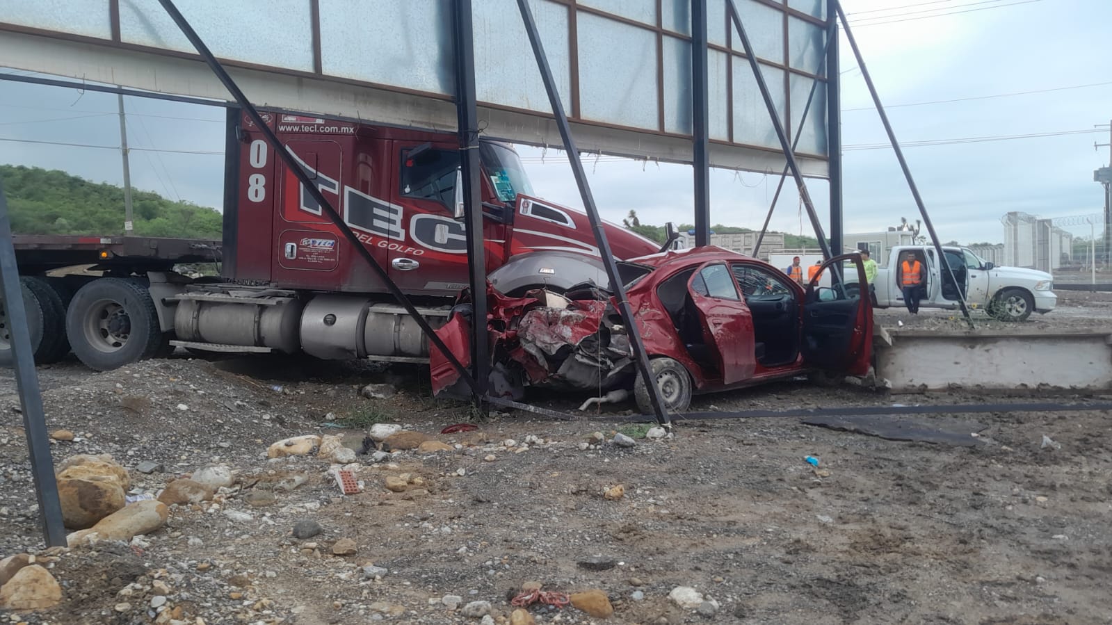Tráiler embiste a auto en Juárez; hay tres lesionados 2 548980450 3656002374704624 5341049215398068227 n