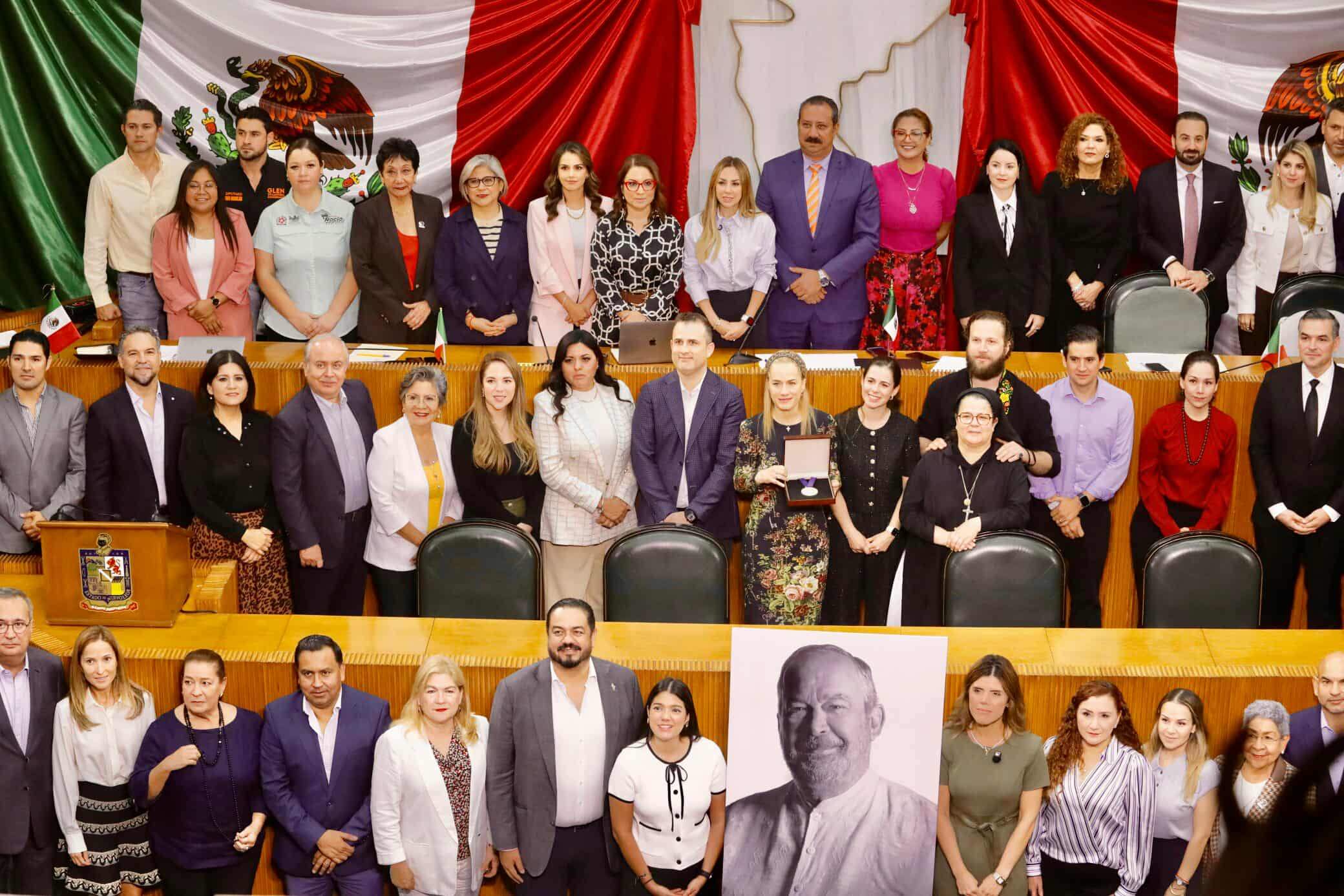 Entrega Congreso a familia de Mauricio Fernández Garza medalla post mortem 1 552225654 1480760126509354 1428918767064284267 n 1