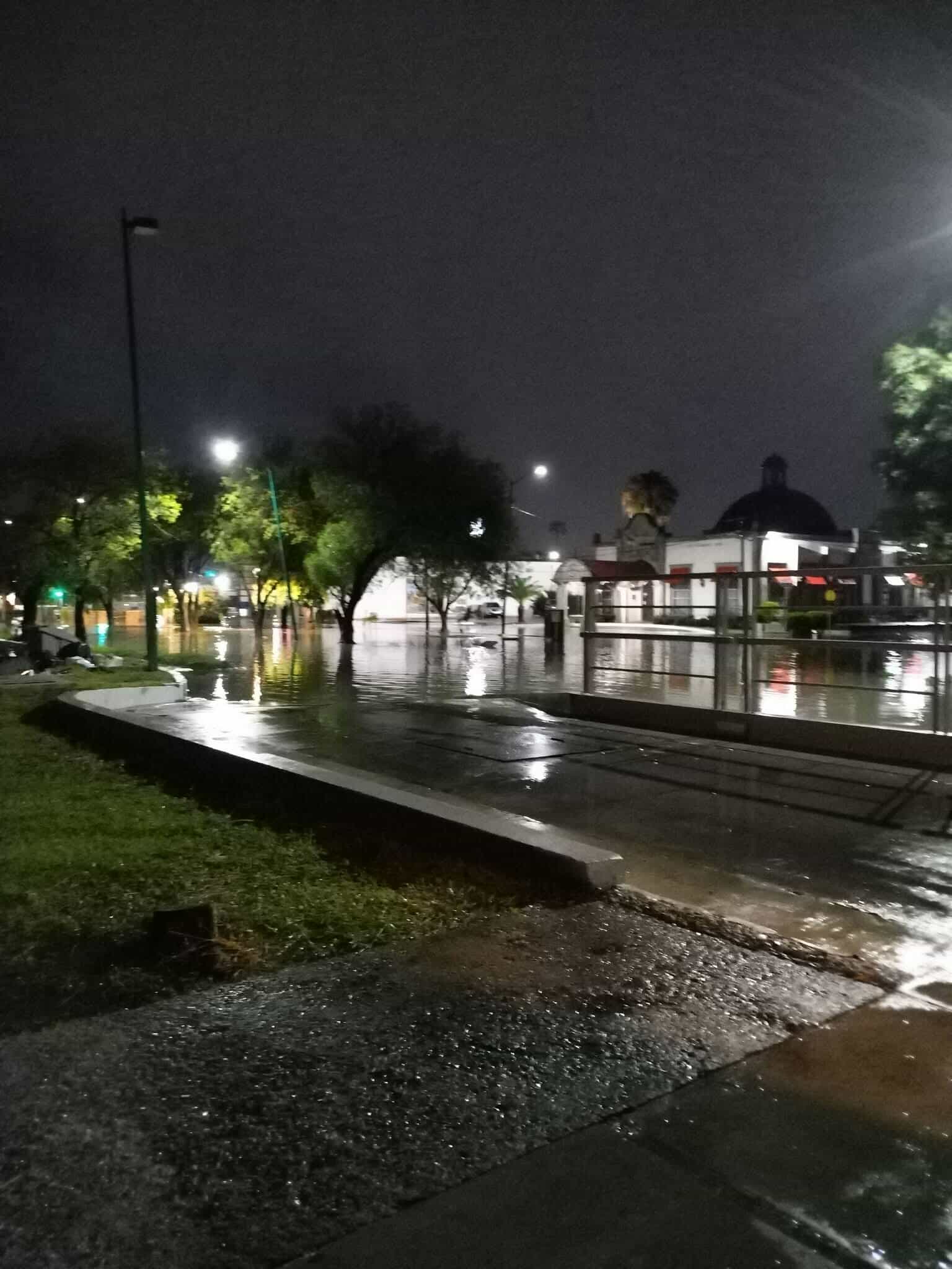 Reportan inundaciones en Nuevo Laredo por ingreso de frente frío 4 1 552355936 1298208667981712 5085512389512696868 n
