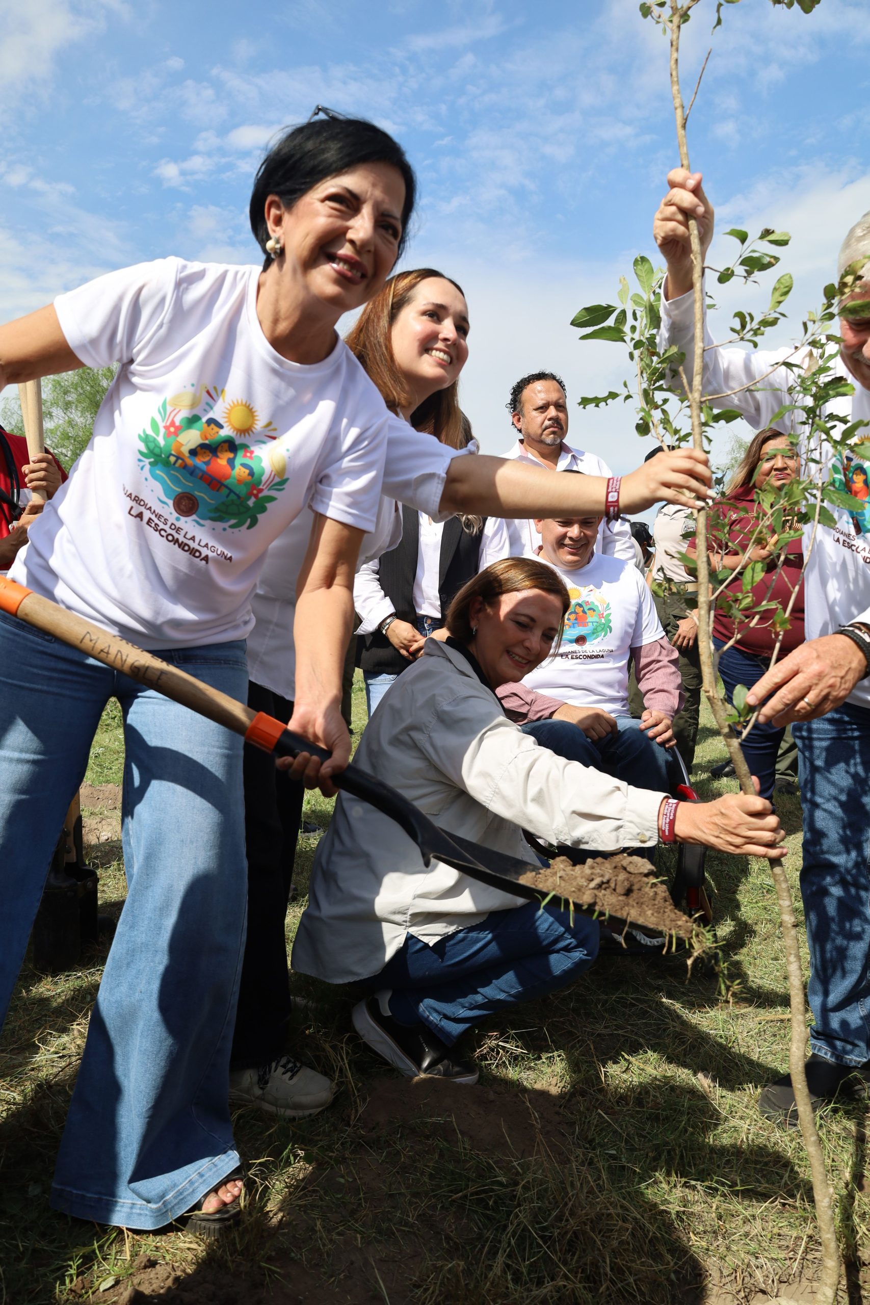 Impulsan limpieza y reforestación de la Laguna 3 553049207 1777885952838344 1382431975747769194 n scaled 1