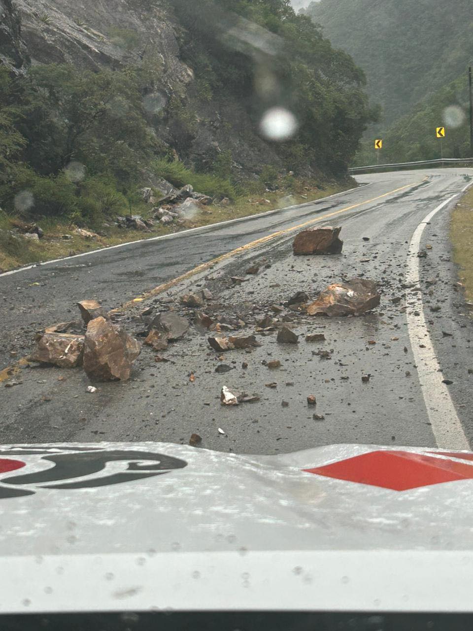Deslaves obstruyeron la carretera Linares–Iturbide 1 553820034 704357361984472 4508055309194632932 n