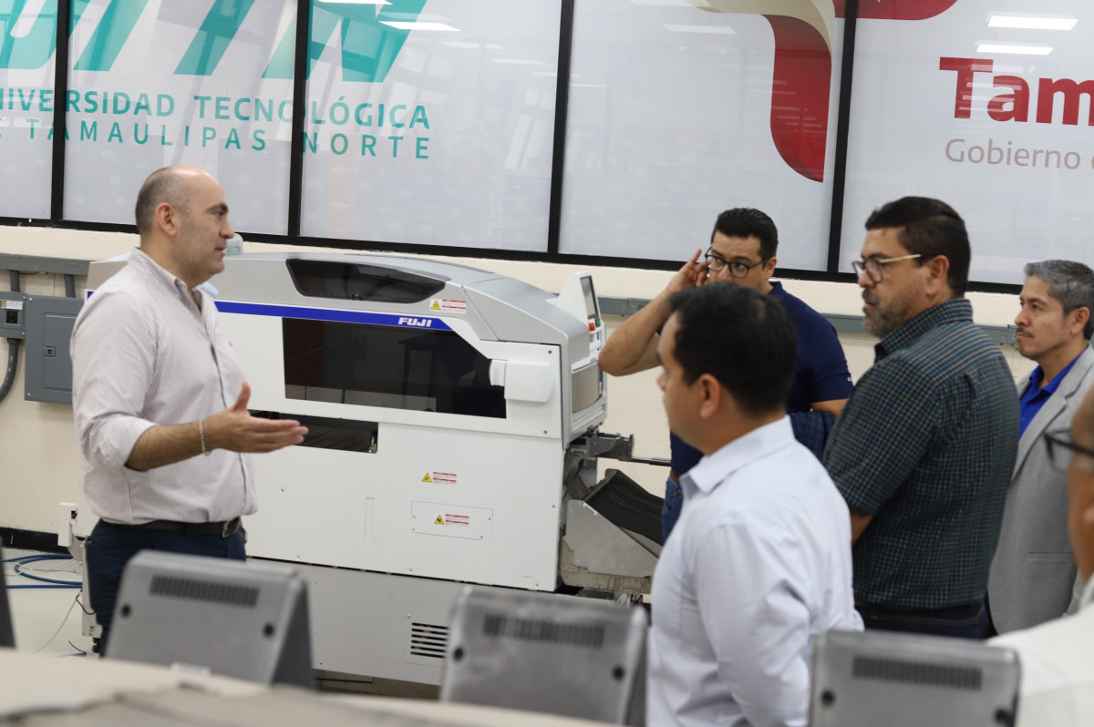 Corning y UTTN se unen a favor de la educación 2 554278446 4279573135649552 7878835514557493645 n