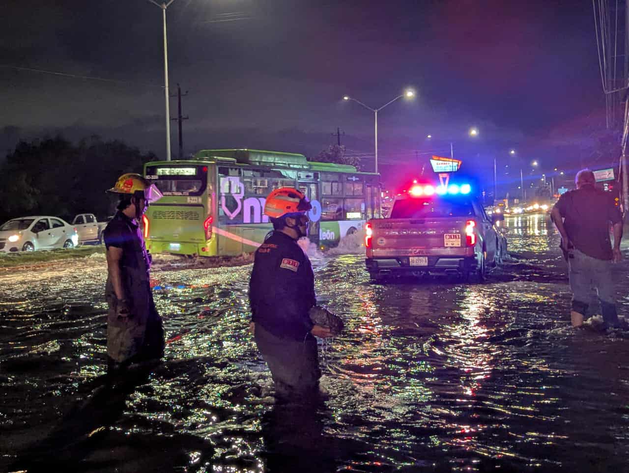 Rescatan a 10 tras inundaciones; PC reporta saldo blanco 2 555575393 24945293301749460 8300047374961910349 n