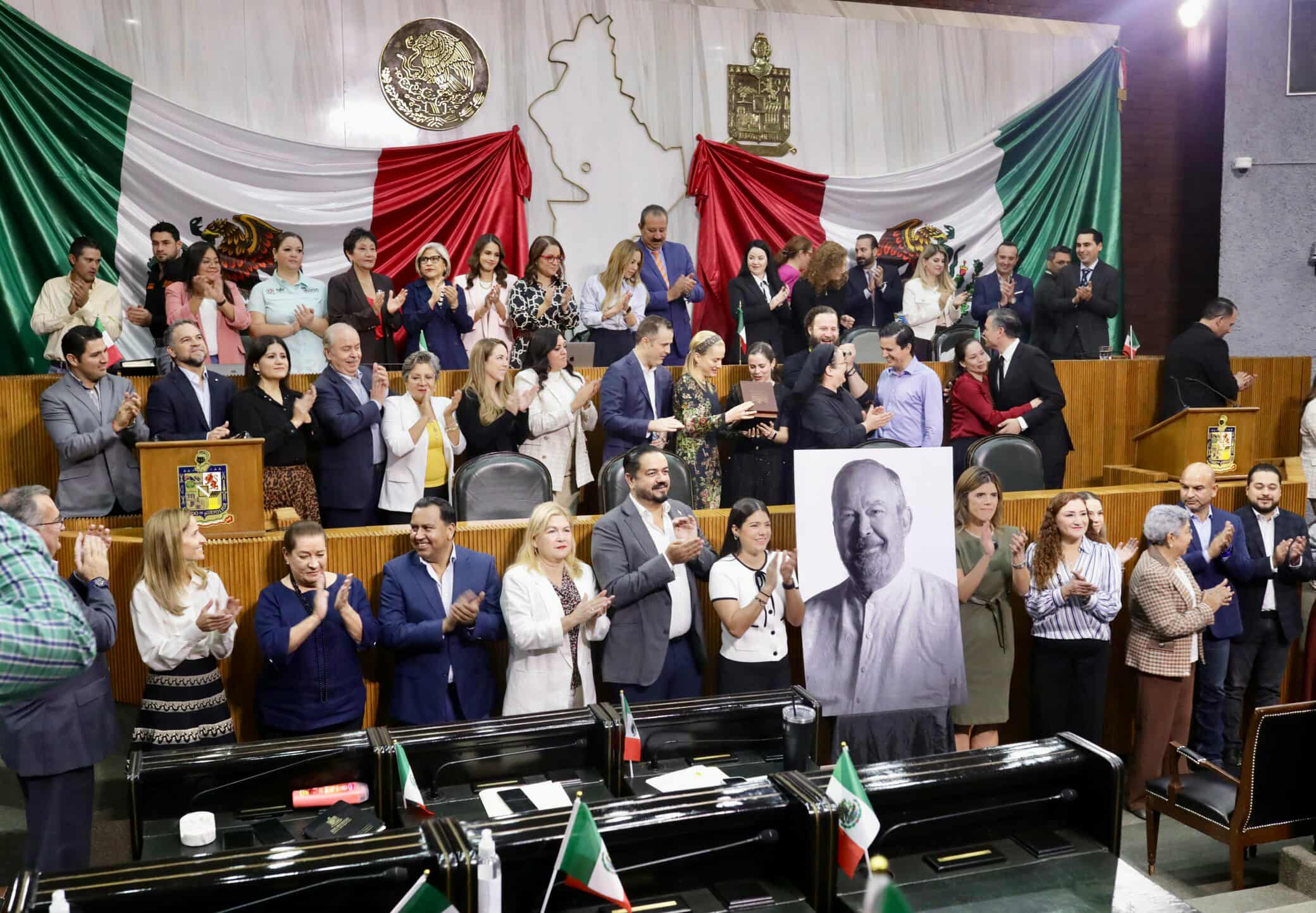 Entrega Congreso a familia de Mauricio Fernández Garza medalla post mortem 5 557624503 25352861864297563 9191547958966545881 n