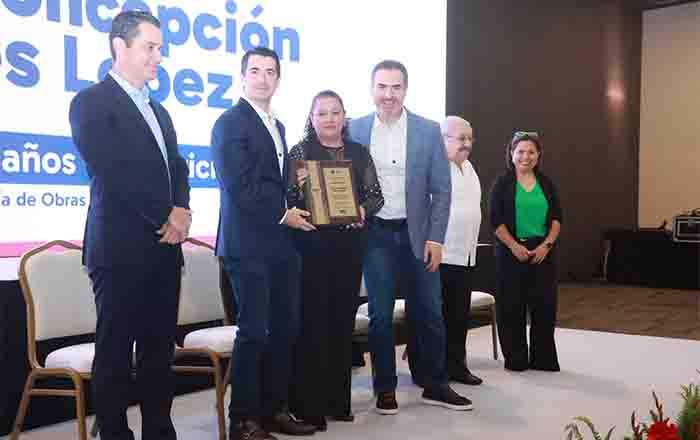 Reconocen trayectoria y entrega de servidores públicos de Monterrey 1 ADRIAN 2 1 1