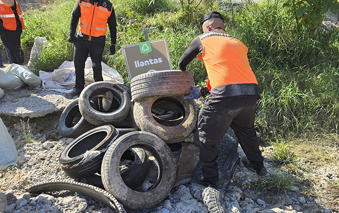 Retiran 40 toneladas de residuos del río Santa Catarina 2 BASURA 3