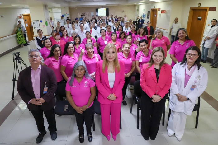 Toca paciente de la Cobertura Universal campana de victoria contra el cáncer de mama 1 IMG 4599
