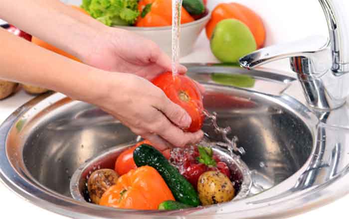 ¿Qué debe comer para no enfermarse en esta temporada de frío? 2 LAVAR VERDURAS 1