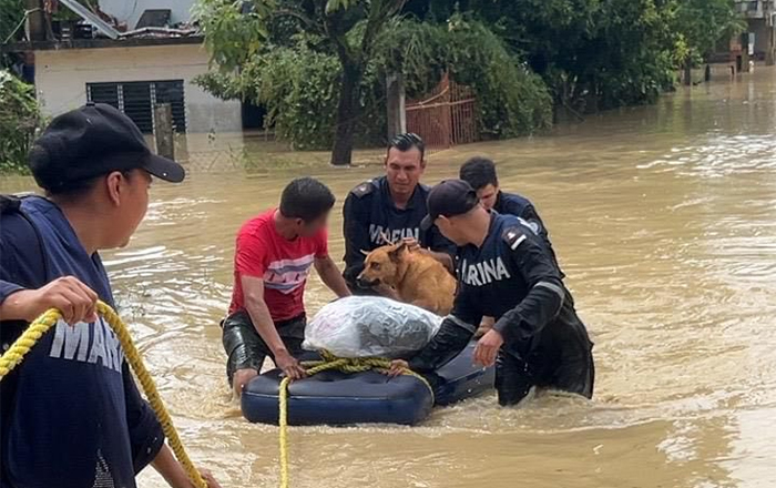 Lleva Marina ayuda urgente a pobladores de Poza Rica 3 MARINA 2 3