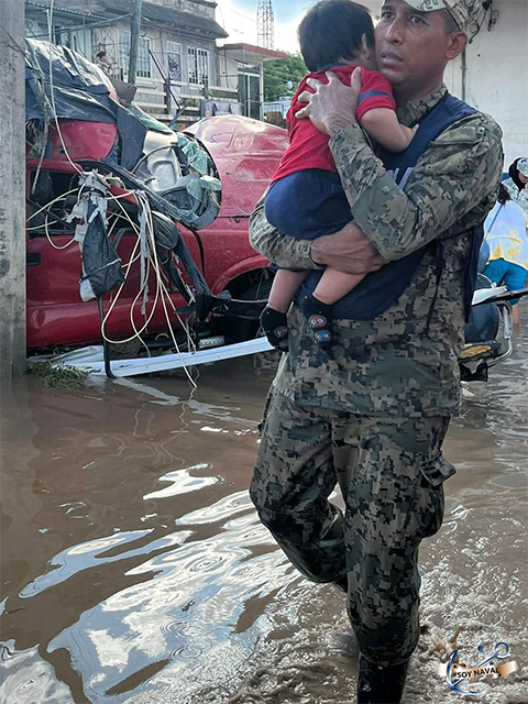 Lleva Marina ayuda urgente a pobladores de Poza Rica 2 MARINA 5