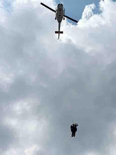 Rescatan a mujer en Cerro de las Mitras 1 RESCATE 2 1 1