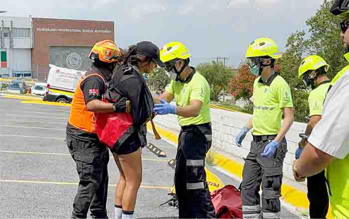 Rescatan a mujer en Cerro de las Mitras 3 RESCATE 3 1 1
