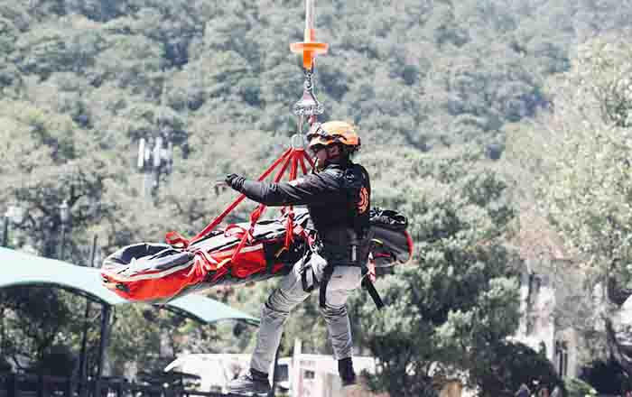 Con helicóptero, rescatan a ciclista en Chipinque 2 RESCATE