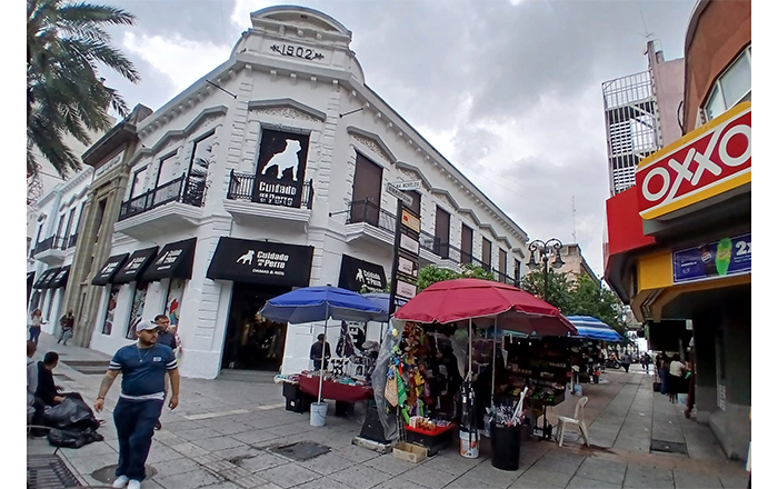 Limpian de 'fritangueros' la Zona Rosa de Monterrey (FOTOGALERÍA) 3 ZONA ROSA 4