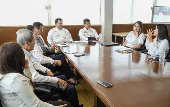 Comparte el rector logros y proyectos con estudiantes de la Facultad de Derecho Victoria 1 eth