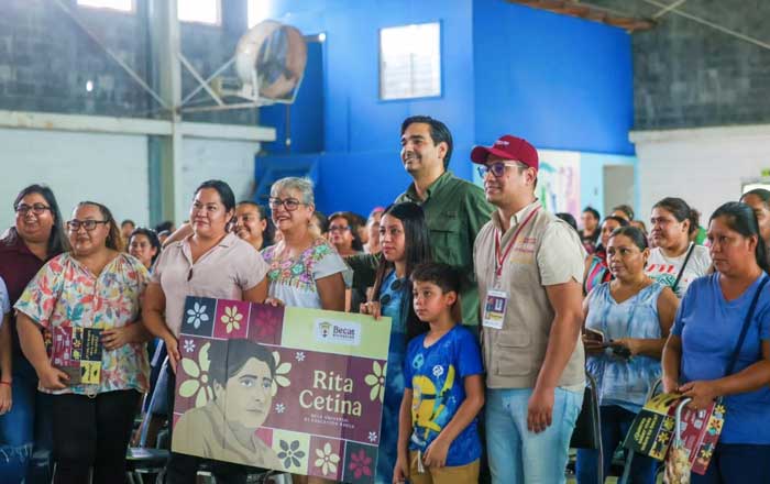 Apoyó Carlos Peña Ortiz entrega de becas Rita Cetina en Secundaria 10 1 sac